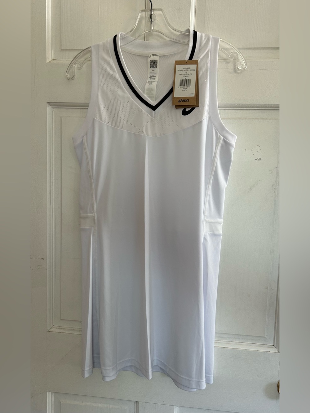 NWT! Asics White Tennis Match Dress with Black Trim. Perfect condition! Medium